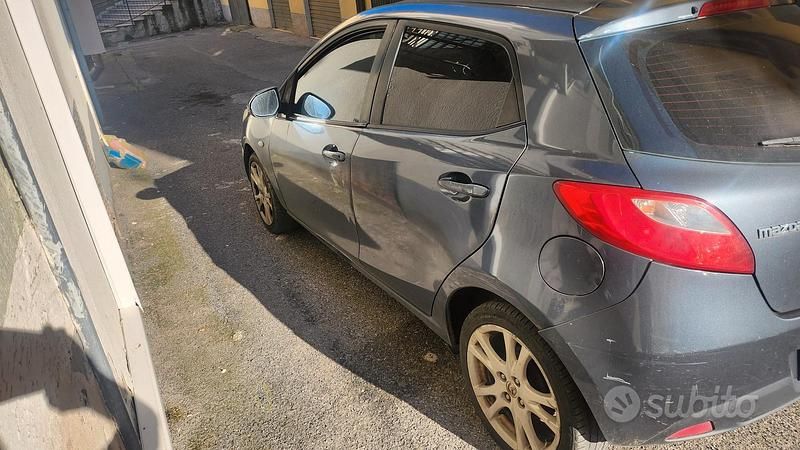 Usata Mazda 2 68 CV (50 kW) 2008 Grigio Utilitaria