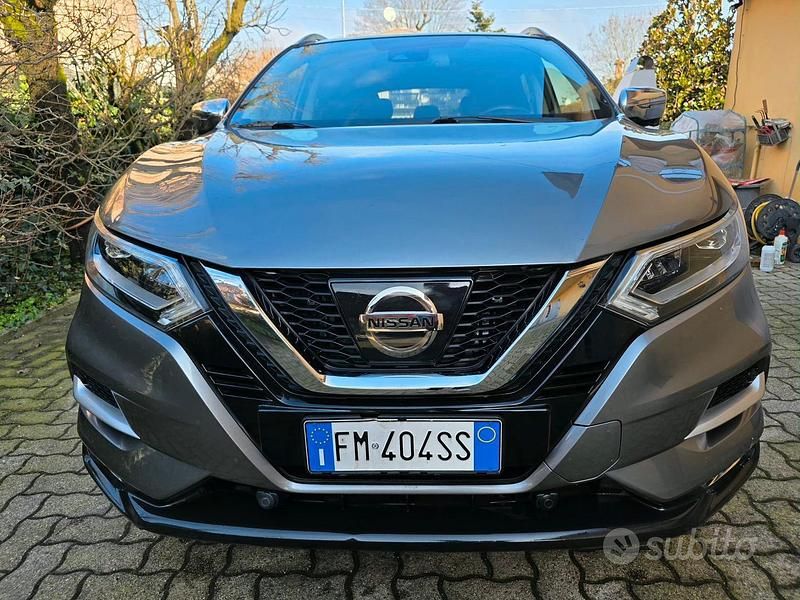 Usata Nissan Qashqai N-Connecta 131 CV (96 kW) 2018 Grigio SUV