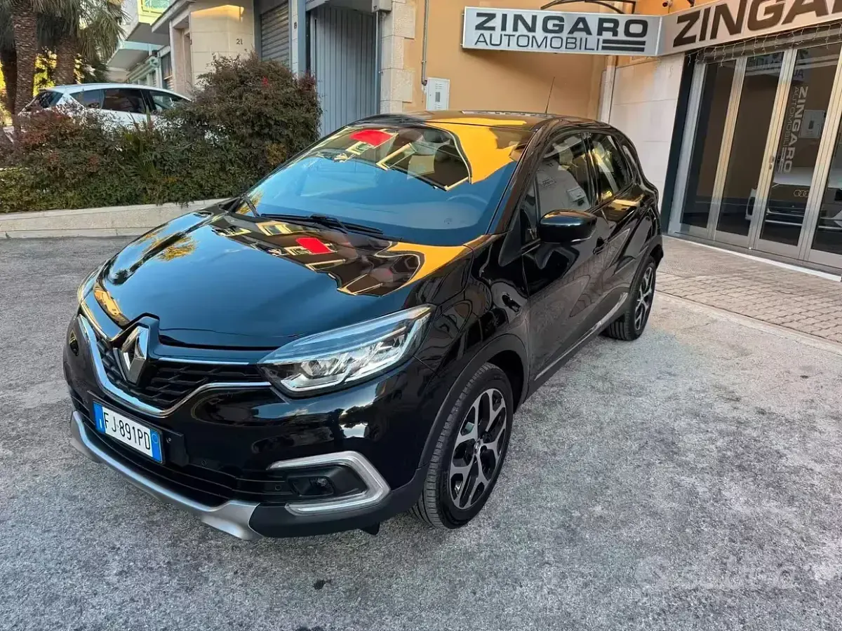 Usata Renault Captur 110 CV (80 kW) 2017 Nero SUV