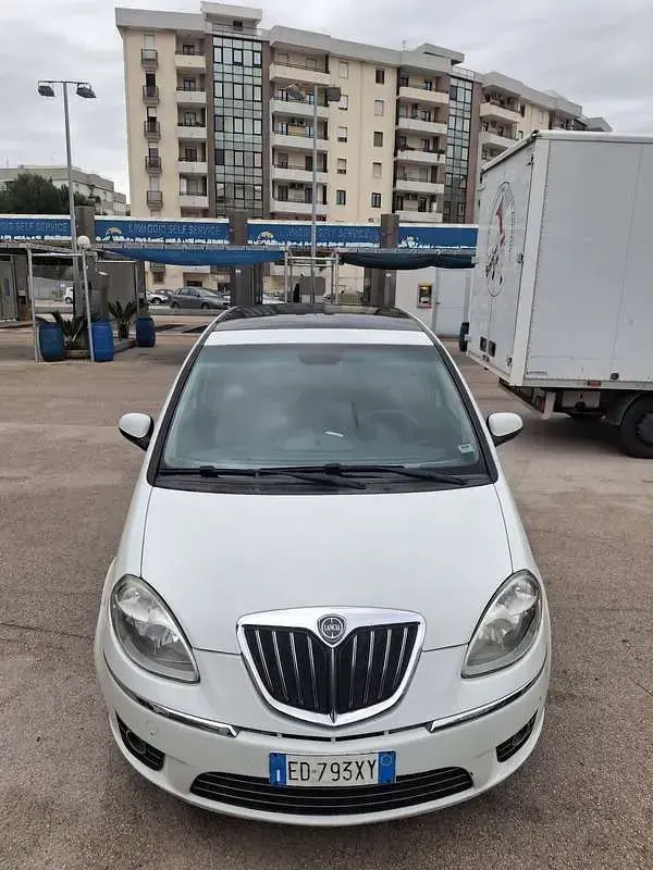 Usata Lancia Musa S 92 CV (67 kW) 2010 Monovolume