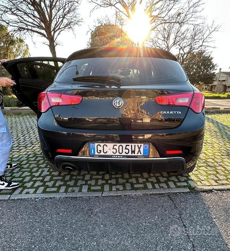Nero Usata 2020 Alfa Romeo Giulietta Tre volumi | 13.900 € (Buon prezzo) - Immagine 1/4