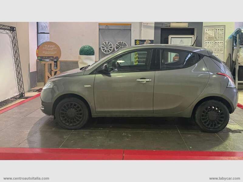 Usata Lancia Ypsilon Silver 69 CV (50 kW) 2022 Grigio Utilitaria