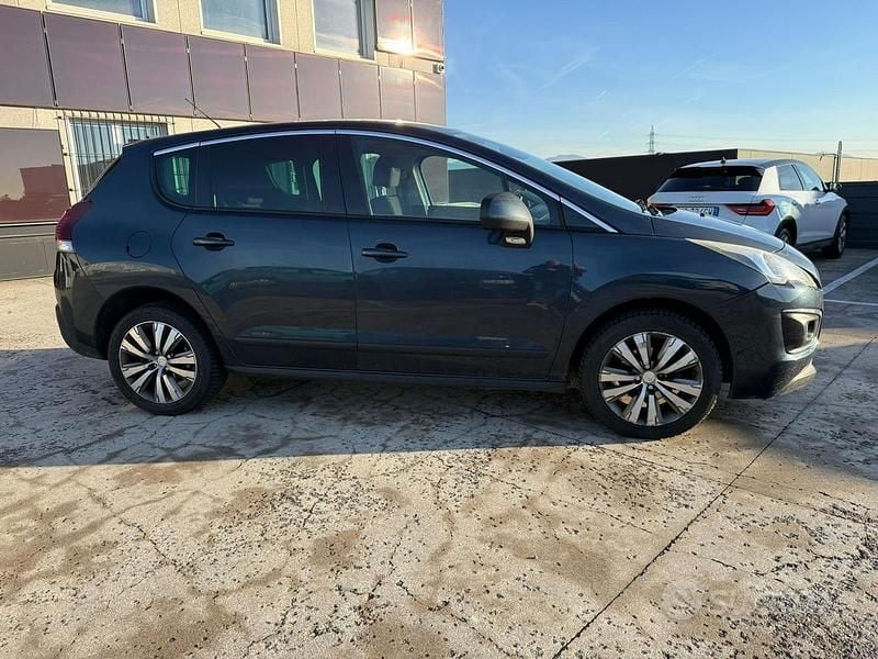 Usata Peugeot 5008 109 CV (80 kW) 2015 Nero Monovolume