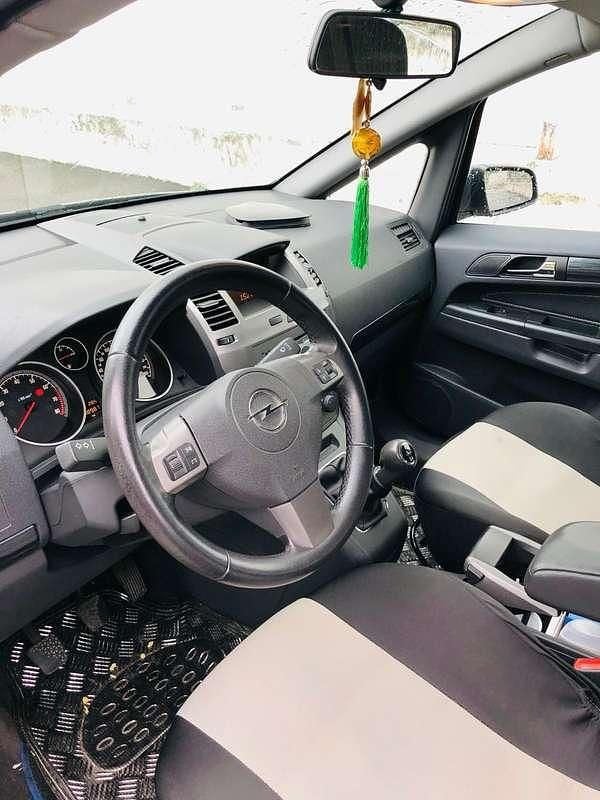 Usata Opel Zafira 105 CV (77 kW) 2006 Argento Monovolume