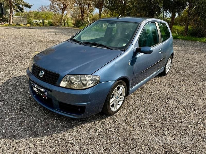 Usata Fiat Punto 100 CV (73 kW) 2004 Giallo Utilitaria