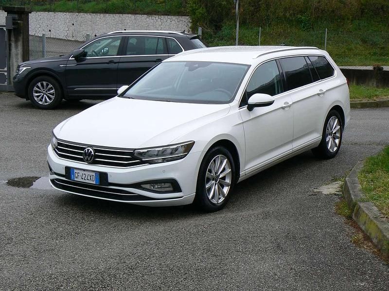 Usata VW Passat Business 150 CV (110 kW) 2021 Bianco Station wagon