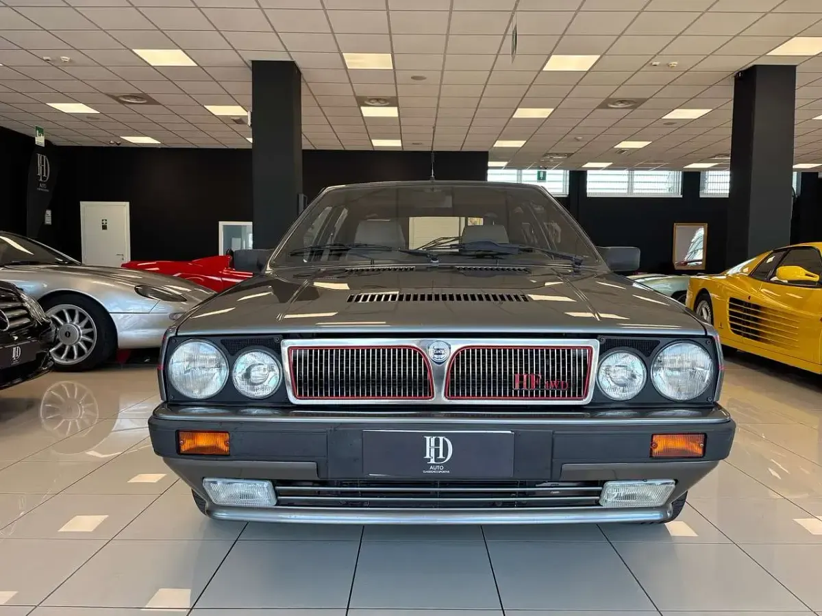 Usata Lancia Delta 166 CV (122 kW) 1987 Grigio Utilitaria