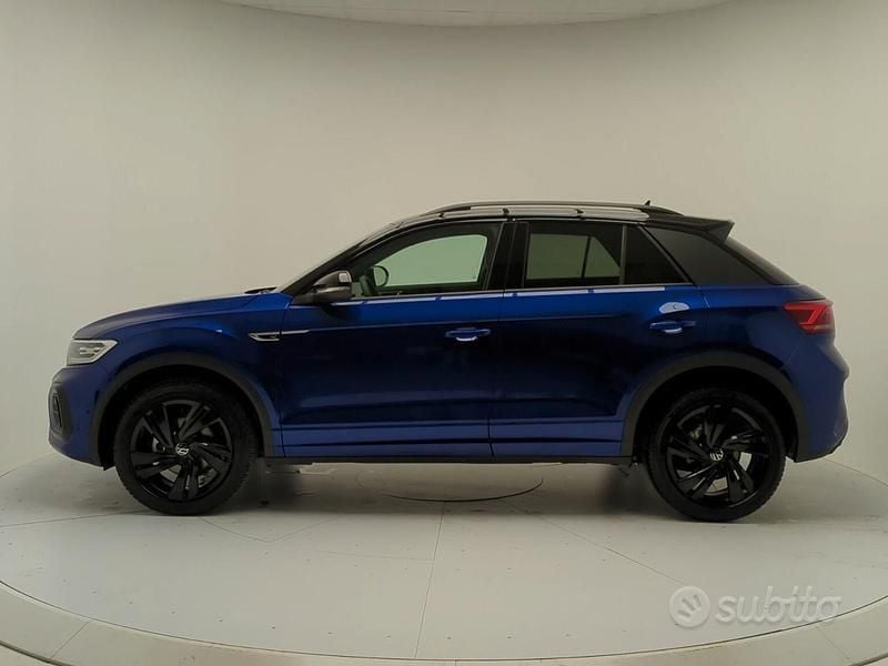Usata VW T-Roc R-line 116 CV (85 kW) 2024 Blu SUV