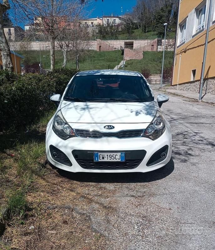 Usata Kia Rio 85 CV (62 kW) 2014 Bianco Utilitaria