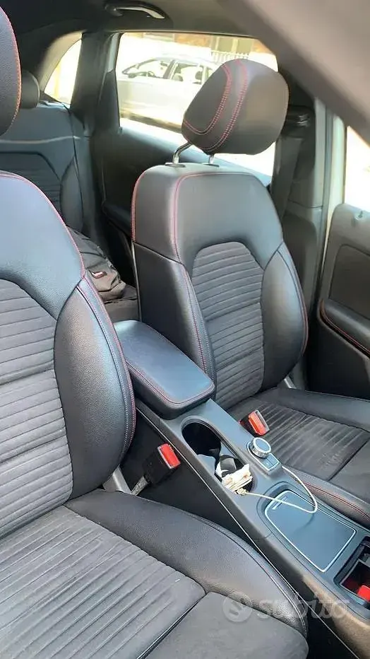 Usata Mercedes B180 Premium 116 CV (85 kW) 2018 Bianco Utilitaria