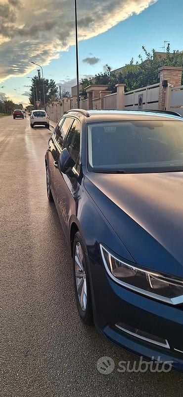 Usata VW Passat 120 CV (88 kW) 2019 Blu Station wagon