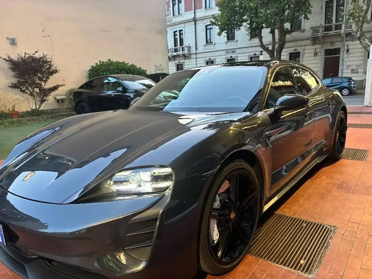 Usata Porsche Taycan Sport Turismo Performance Package 119 kW (163 CV) 2024 Grigio Station wagon