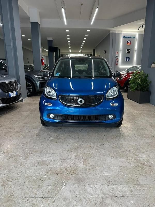 Usata Smart ForFour Passion 2018 Blu Utilitaria