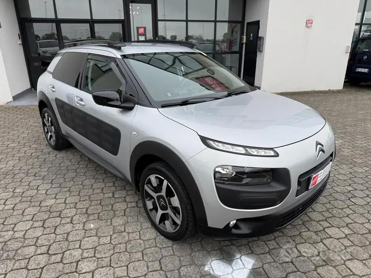Usado Citroën C4 Shine 99 HP (72 kW) 2017 Cinzento SUV