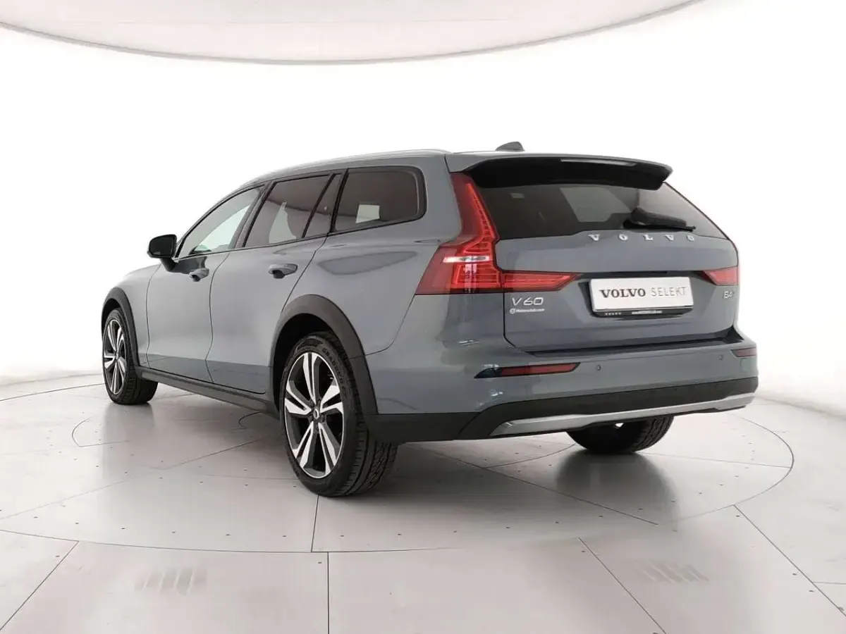 Usata Volvo V60 CC Plus 197 CV (144 kW) 2023 Grigio Station wagon