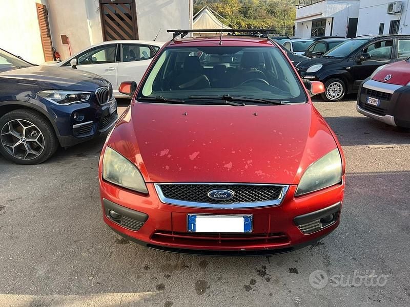 Begagnad Ford Focus 90 HK (66 kW) 2007 Röd Sedan
