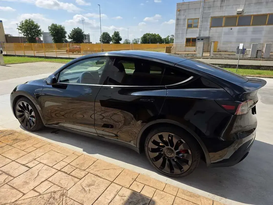 Usata Tesla Model Y Performance 405 kW (551 CV) 2022 Nero SUV