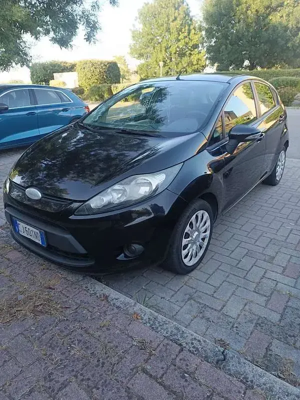 Usata Ford Fiesta 82 CV (60 kW) 2011 Nero Berlina