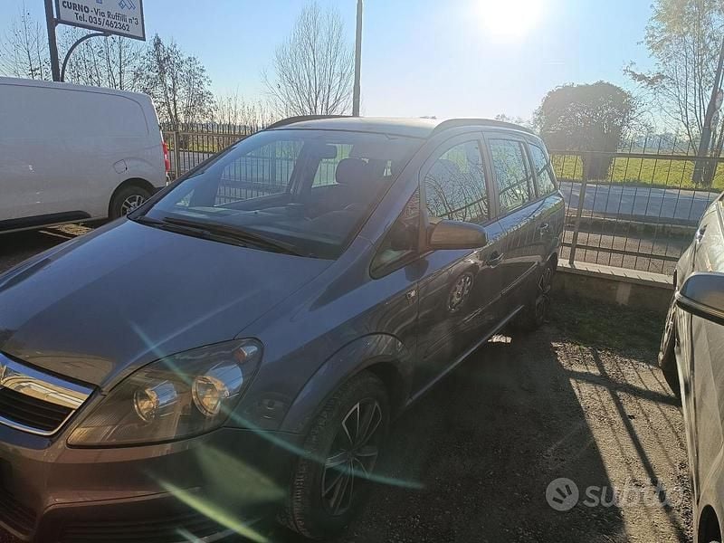 Usata Opel Zafira 101 CV (74 kW) 2006 Grigio Monovolume