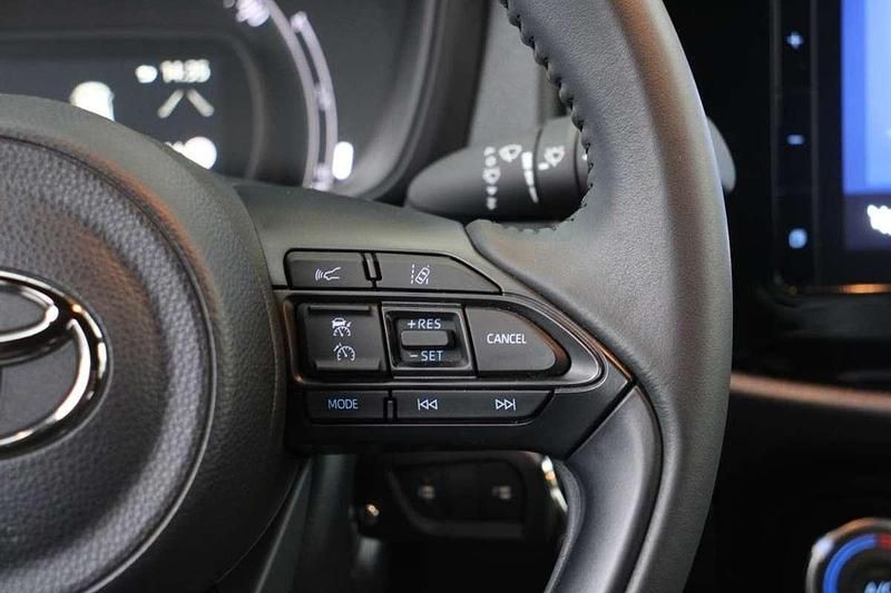 Gebraucht Toyota Aygo X Pulse 72 PS (52 kW) 2024 Grau SUV