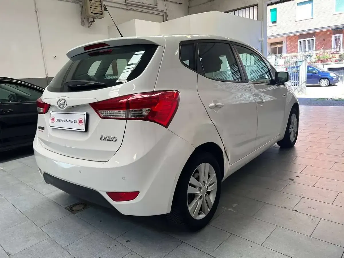 Usata Hyundai ix20 Comfort 90 CV (66 kW) 2013 Bianco Utilitaria