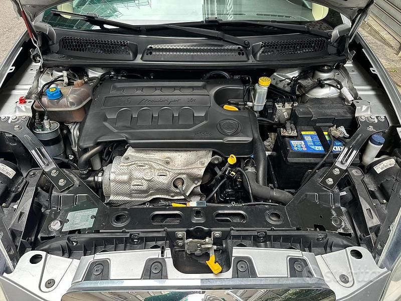 Usata Lancia Delta 120 CV (88 kW) 2013 Grigio Utilitaria