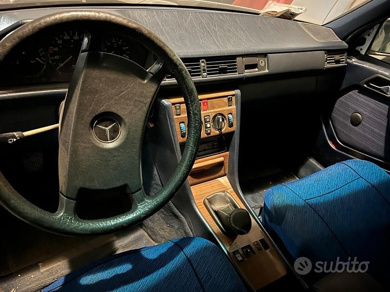 Usata Mercedes E250 1989 Bianco Berlina