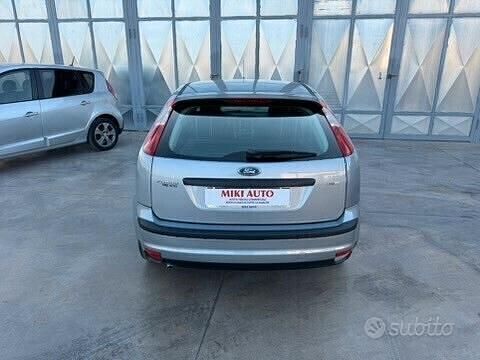 Usata Ford Focus 116 CV (85 kW) 2006 Grigio Berlina