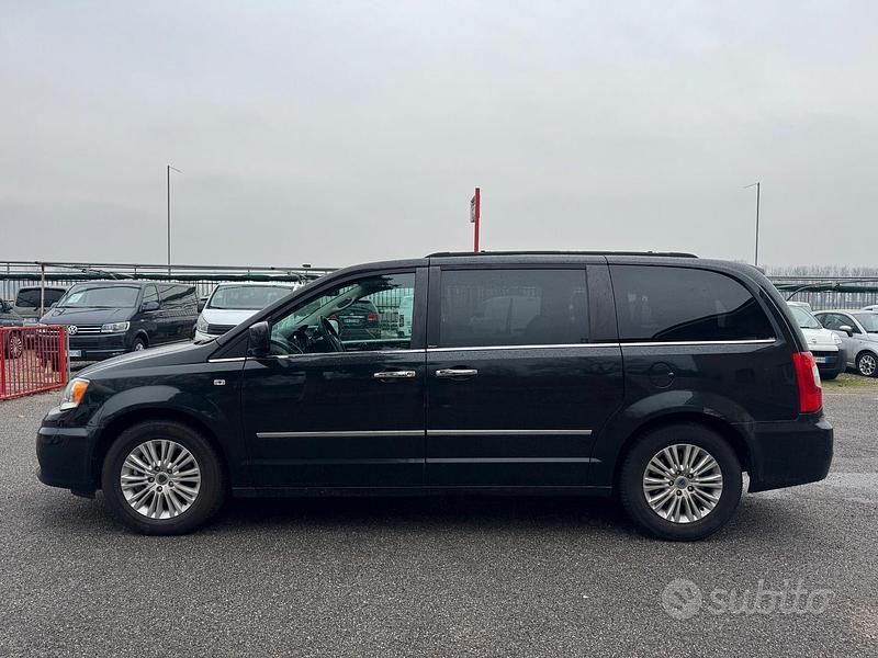 Usata Lancia Voyager Platinum 163 CV (119 kW) 2013 Nero Monovolume