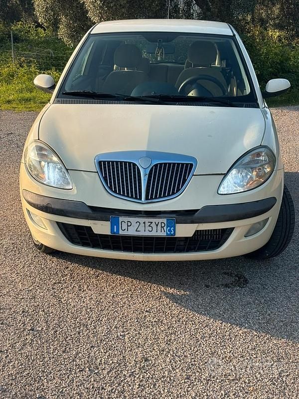 Usata Lancia Ypsilon 75 CV (55 kW) 2005 Utilitaria