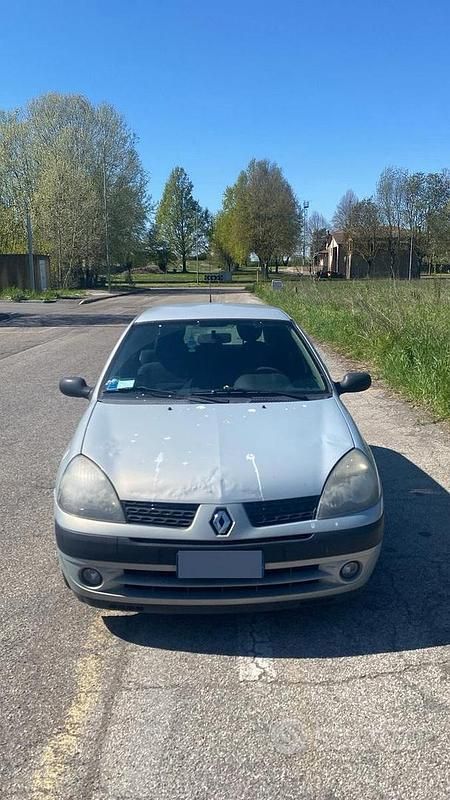 Usata Renault Clio II 58 CV (42 kW) 2003 Grigio Berlina