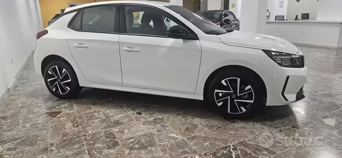Usata Opel Corsa 101 CV (74 kW) 2025 Bianco Utilitaria