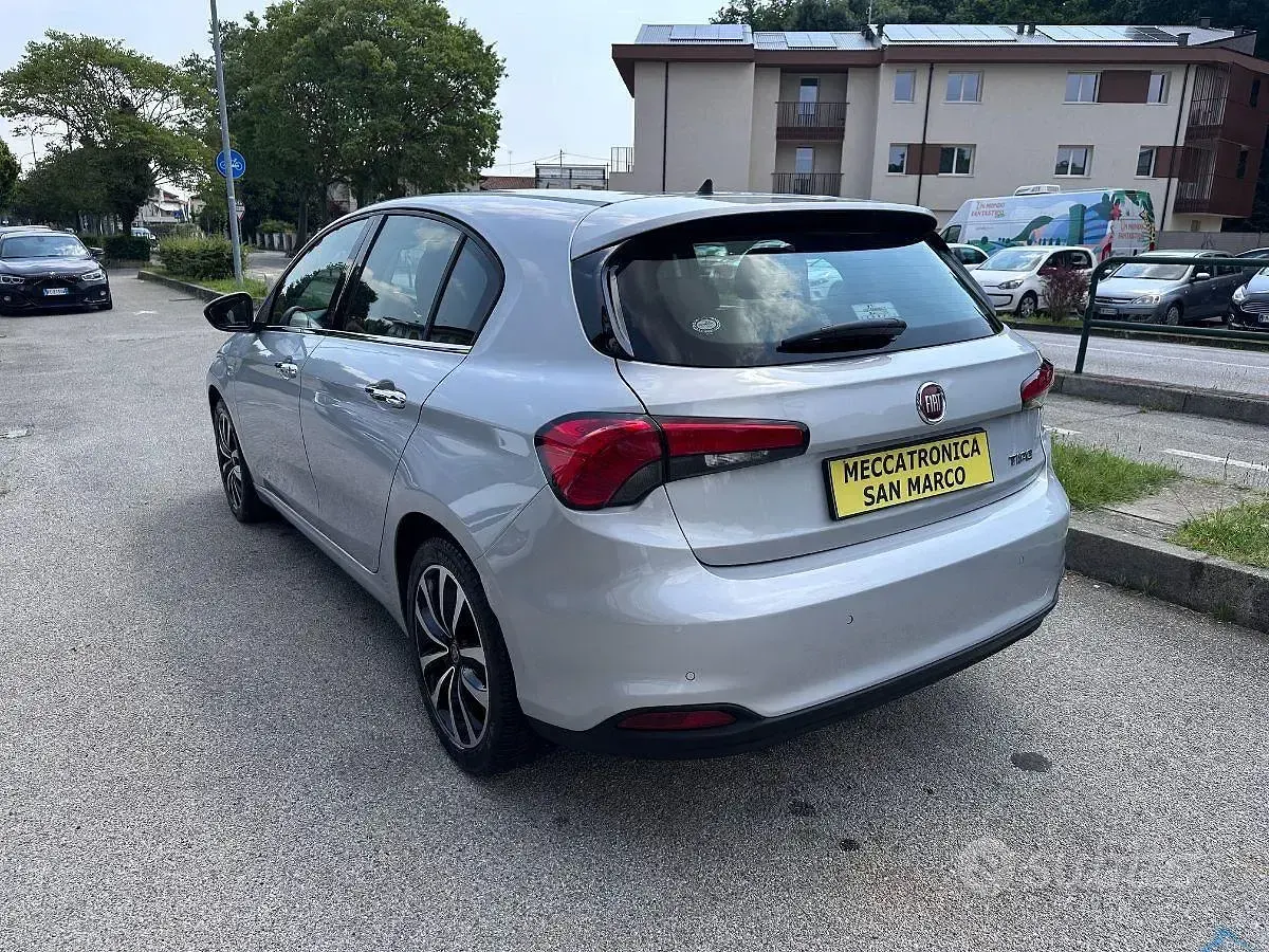 Usata Fiat Tipo Lounge 120 CV (88 kW) 2017 Grigio Station wagon