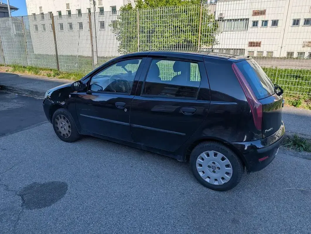 Usado Fiat Punto Active 60 CV (44 kW) 2010 Negro Utilitario