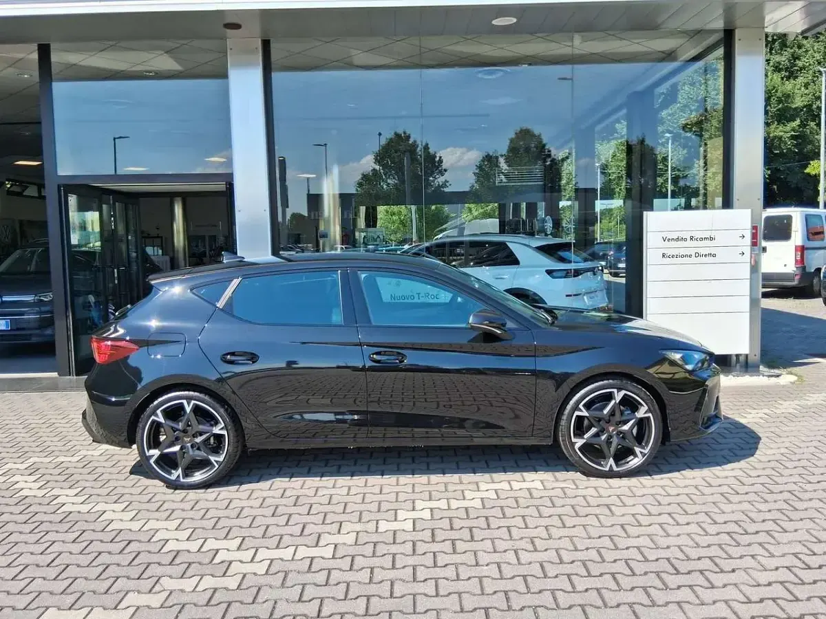Nuova Cupra Leon 150 CV (110 kW) 2026 Midnight blak Berlina