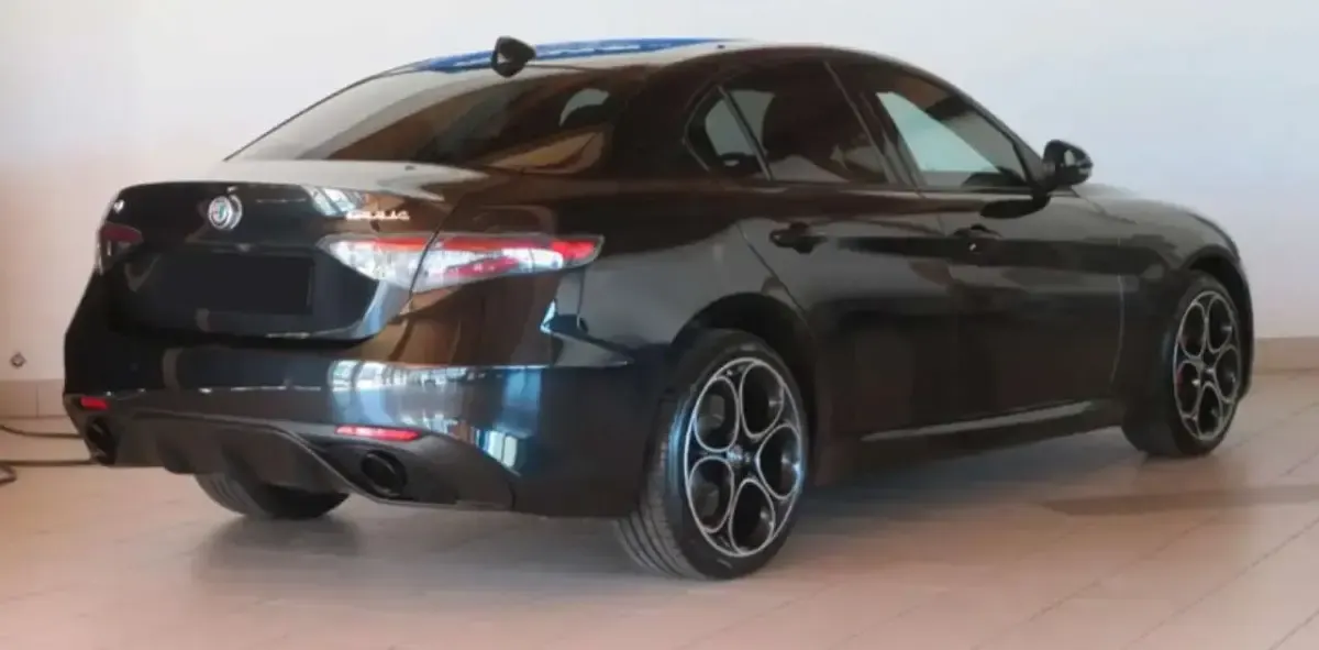 Usata Alfa Romeo Giulia Competizione 280 CV (205 kW) 2023 Nero Berlina