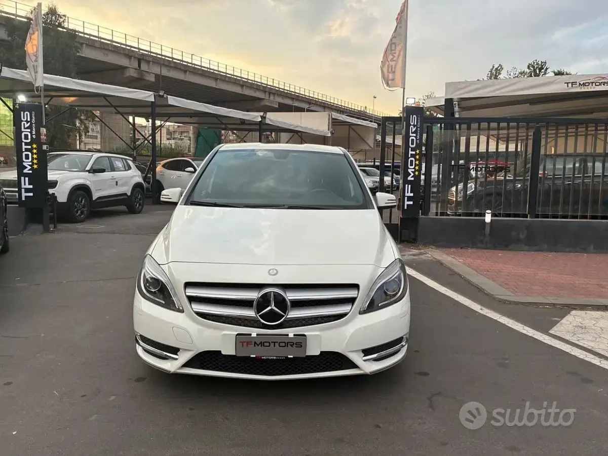 Usata Mercedes B180 Premium 109 CV (80 kW) 2013 Bianco Utilitaria