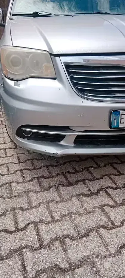 Usata Lancia Voyager 163 CV (119 kW) 2011 Grigio Monovolume