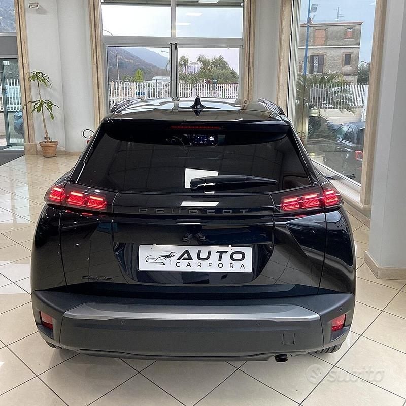 Usata Peugeot 2008 Allure 102 CV (75 kW) 2025 Nero SUV
