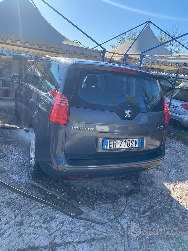 Usata Peugeot 5008 115 CV (84 kW) 2013 Grigio Monovolume