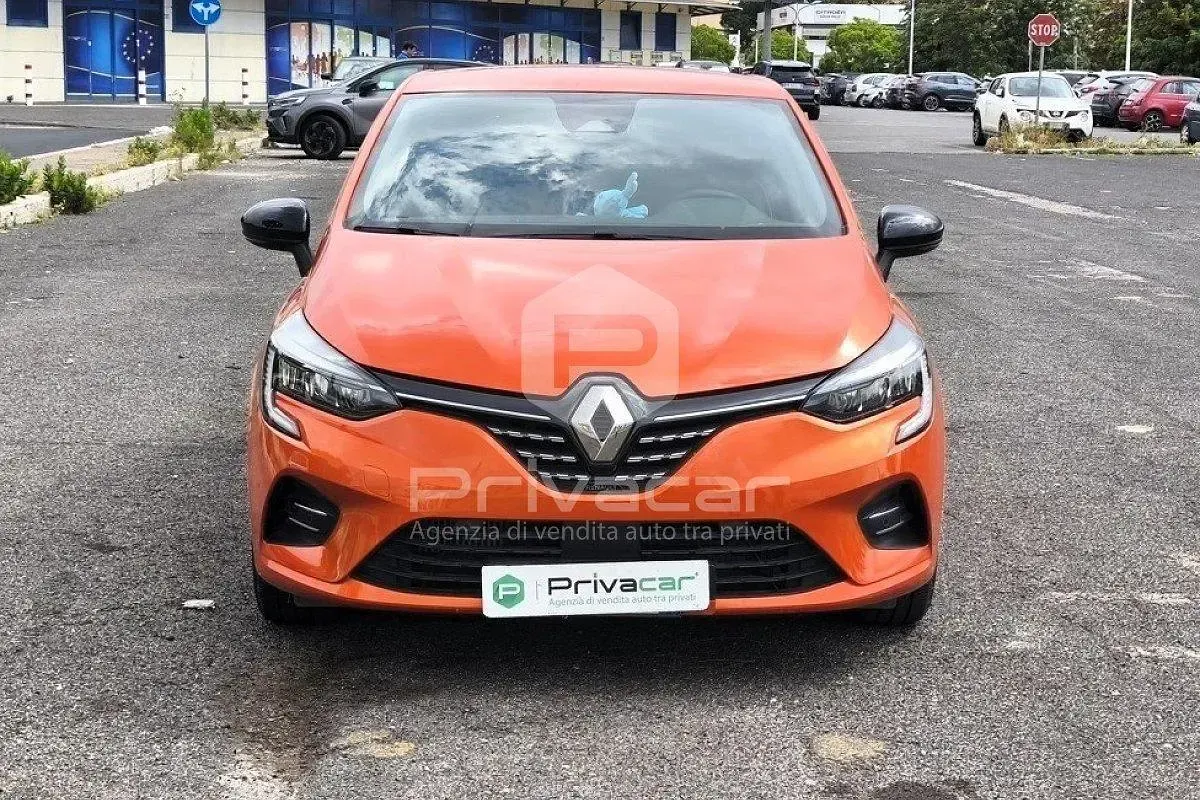 Usata Renault Clio V Techno 101 CV (74 kW) 2023 Arancione Berlina