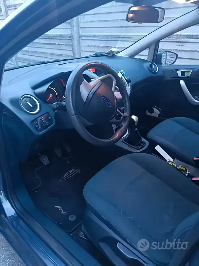 Gebraucht Ford Fiesta 82 PS (60 kW) 2011 Grau Kleinwagen