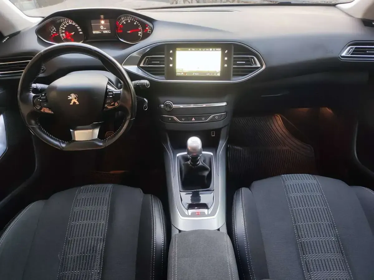 Usata Peugeot 308 Allure 131 CV (96 kW) 2018 Other Station wagon