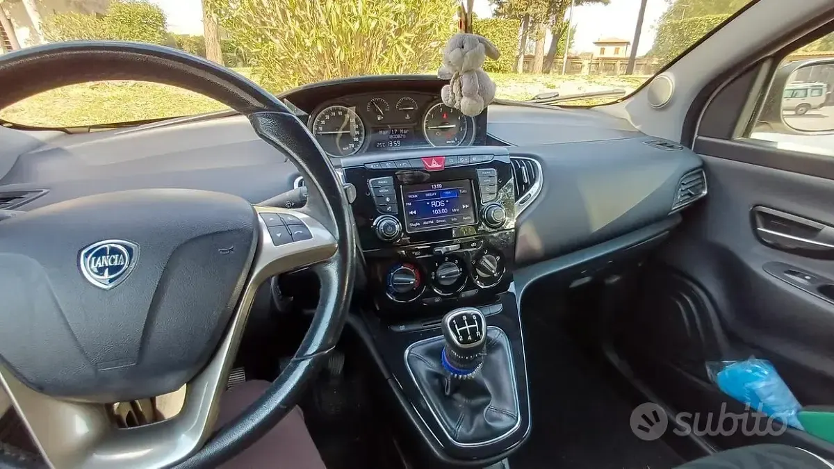 Usata Lancia Ypsilon Silver 95 CV (69 kW) 2015 Bianco Utilitaria