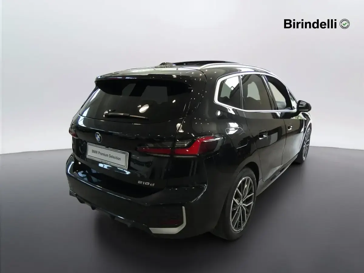 Usata BMW 218 Active Tourer M Sport 150 CV (110 kW) 2023 Black sapphire metallizzato Monovolume
