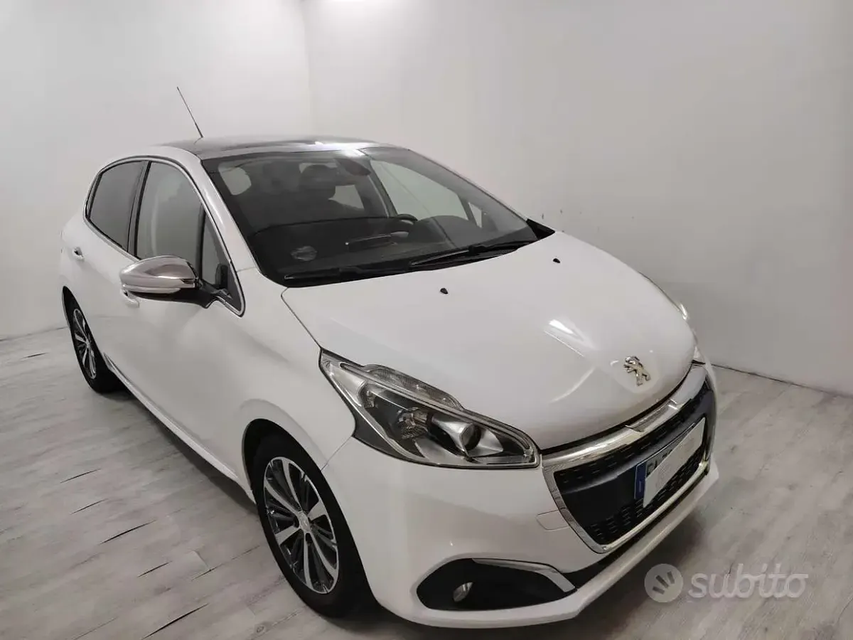 Usata Peugeot 208 Allure 75 CV (55 kW) 2015 Bianco Utilitaria
