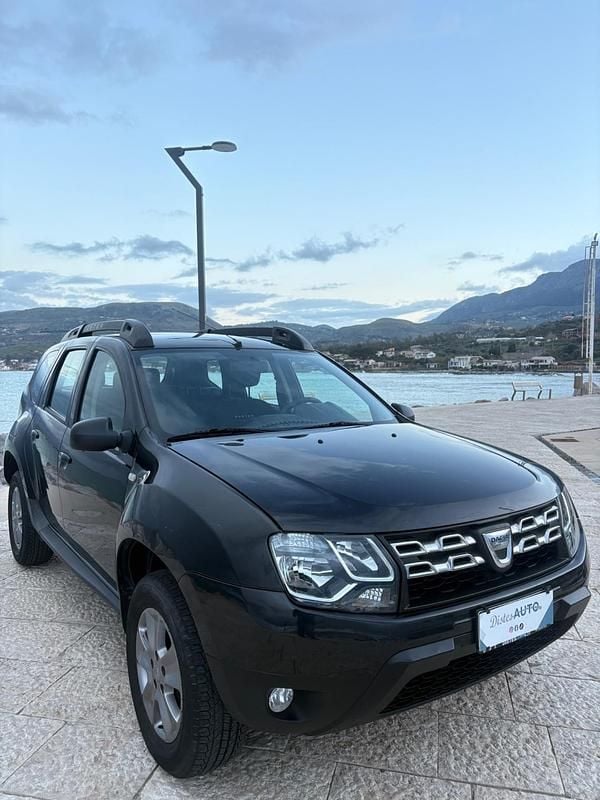 Usata Dacia Duster Lauréate 110 CV (80 kW) 2015 Nero SUV