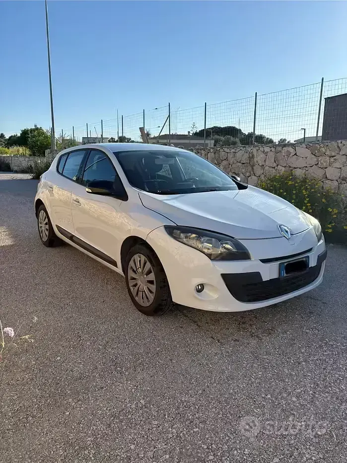 Usata Renault Mégane 110 CV (80 kW) 2011 Bianco Berlina