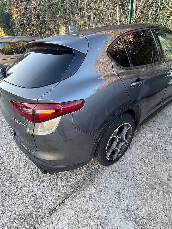 Usata Alfa Romeo Stelvio Sprint 190 CV (139 kW) 2022 Grigio SUV