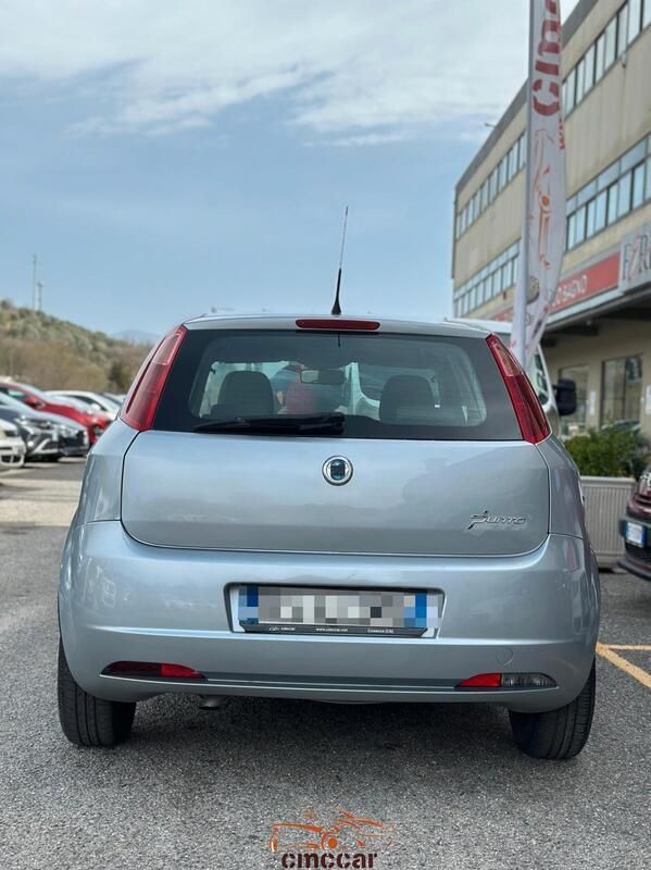 Usata Fiat Grande Punto Emotion 89 CV (65 kW) 2008 Argento Utilitaria